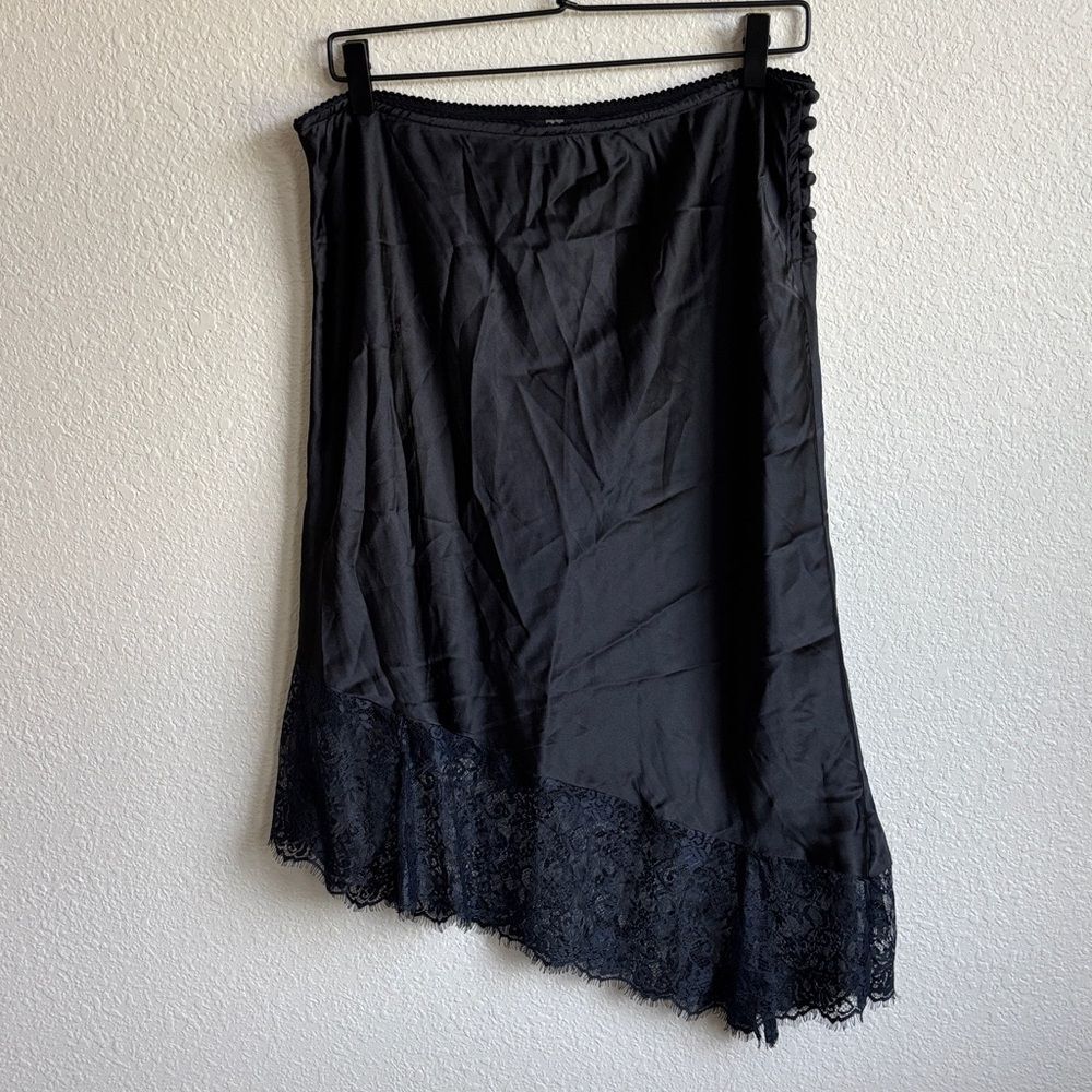 ANTHROPOLOGIE Black Mini Satin Asymmetrical Skirt Lace trim size Large Petite